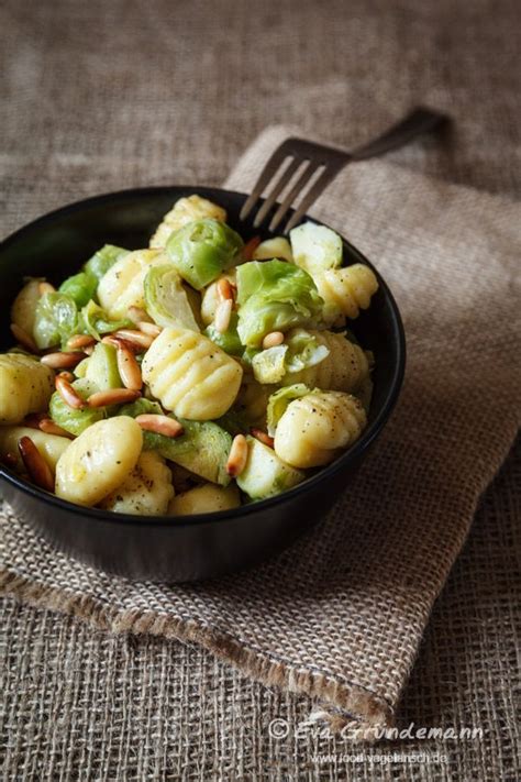 Auflauf vegetarisch schlagworte:parmesan, polenta, rosenkohl. Gnocchi Pan with Brussels Sprouts | Gnochi-Pfanne mit ...