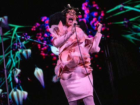 Björk S Cornucopia Live In London An Audacious Expectation Disrupting Spectacular From An