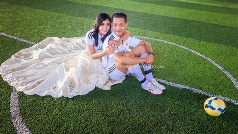 Cukup banyak pasangan yang memilih tema berfoto seperti ini, karena sangat indah dan unik. Yuk Intip, 5 Contoh Konsep Foto PreWedding Unik Ini | IDS