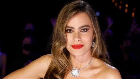 Agt Judge Sofia Vergara 50 Shows Off Real Skin In Unedited New Photo With Friends As Fans