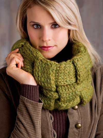 This free neck warmer pattern is for sewing yourself something pretty! Knitting - Accessory Patterns - Neck Warmers & Cowls ...