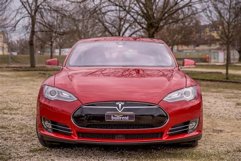 Electric cars, giant batteries and solar. Tesla Model S P85D | Bullrent autókölcsönző