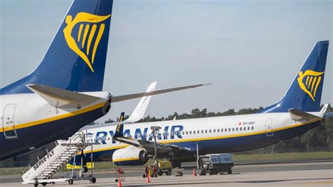 Belarus has been accused of hijacking a european jetliner and engaging in an act of state terrorism when it forced a ryanair flight to perform an emergency landing in minsk after a bomb threat and. Ryanair und Piloten einig: Doch noch Chancen für ...