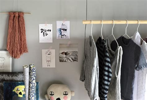 Hang On With This Diy Hanging Clothes Rack Diy Home Decor Your Diy