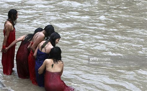 Nepalese Hindu Women Take A Ritual Bath In The Bagmati River During News Photo Getty Images