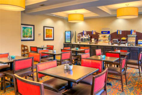 Just 15 minutes by shuttle bus from frankfurt airport, depends on traffic. Holiday Inn Express