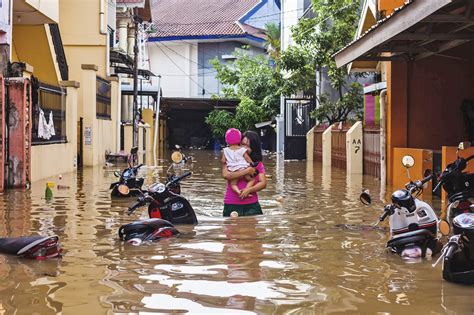 Death Toll From Indonesian Floods Landslides Rises To 30 Ap News