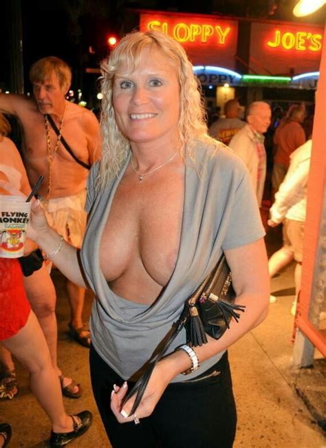Hot Mature Cleavage Hot Sex Picture