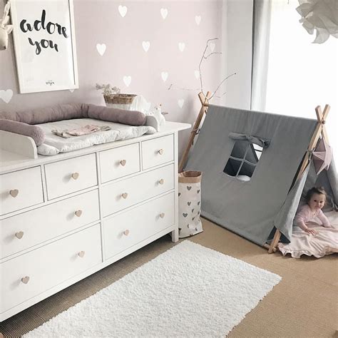 Babyzimmer dekoideen und moderne babymöbel ideen finden sie bei uns. Babyzimmer Mädchenzimmer Inspo Inspiration Deko Idee Wandsticker rosa altrosa Vintage Spielzelt ...