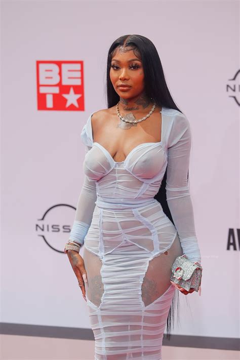 Summer Walker Flaunts Her Nude Tits At The Bet Awards Photos