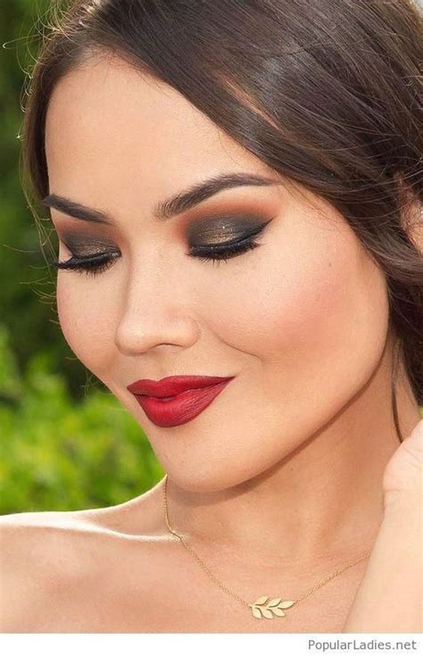 Black Eye Makeup And Red Lips Maquillajenovias Black Eye Makeup Dramatic Eye Makeup Red Eye