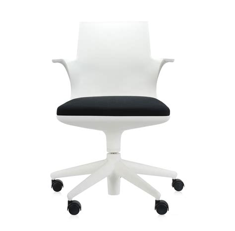 One for exterior beauty, the other for high mechanical resistance and flexibility. designwebstore | Spoon Chair weiss/schwarz