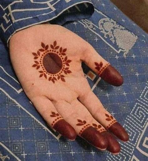 Pin By Bad Queen On Cream Aesthetic Simple Mehndi Designs Circle