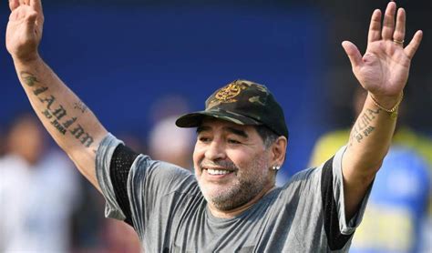 20:37 la ciudad italiana de nápoles, en la que el argentino diego armando maradona hizo historia entre 1984 y 1991, ha declarado hoy el luto oficial por su muerte a los 60. Diego Armando Maradona y las causas de su muerte | La FM