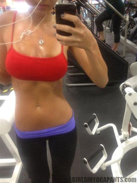 Sweaty Babe In Yoga Pants At The Gym Girls In Yoga Pants