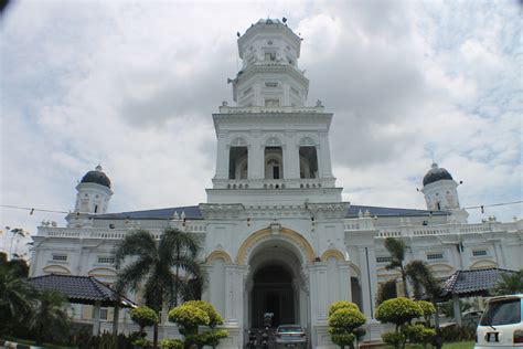 The state mosque, as it is popularly called, is also listed as a protected heritage monument by the department of museums and antiquities of malaysia. Mekar2009 (꽃 2009): MASJID SULTAN ABU BAKAR, JOHOR BAHRU ...