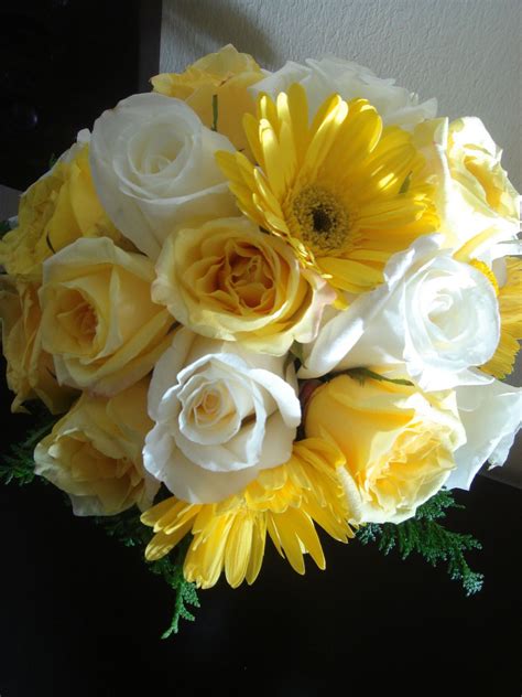 Bouquet Bridal Yellow And White Rose Bouquets