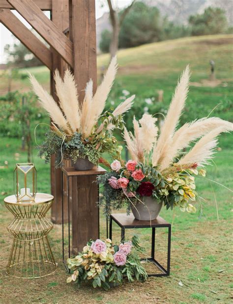 21 Unique Ways To Include Pampas Grass In Your Wedding Decor Grass