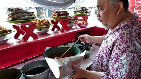 Harga nasi padang di madiun. Kisah Pilu Penjual Nasi Padang Selama Pandemi, Dagangan ...