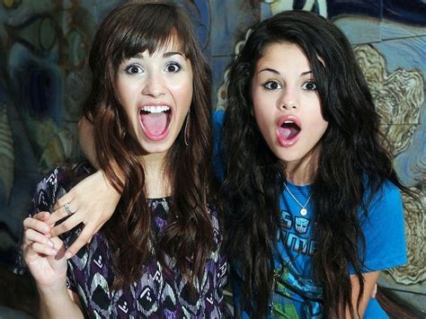 Selena Demi Wallpaper Selena Gomez And Demi Lovato Wallpaper