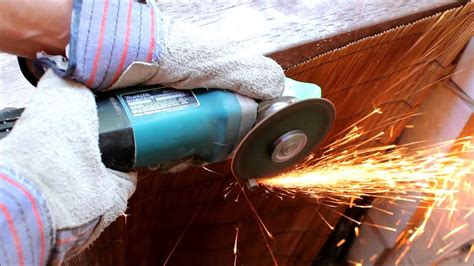 Makita Angle Grinder In Action Cutting Stainless Steel Rod Youtube