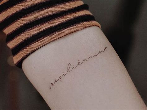 15 Tatuajes De Letras Que Te Convencerán De Hacerte Uno Tú También