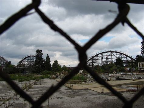 15 Photos Of Abandoned Geauga Lake Amusement Park Slideshows