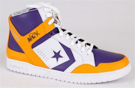 Magic Johnson Signed Throwback Game Model Converse Weapon Basketball