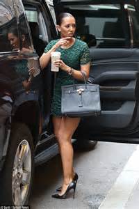 Mel B Wears Tight Fitting Ensemble As She Arrives In Nyc Daily Mail Online