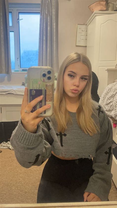 the face of an 18 year old uk girl… sexy sexy