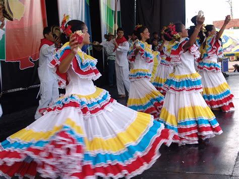 Encuentro Internacional De Folklore 2015 Lima Trajes Tipicos