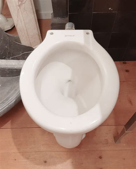 Alte weiße Toilette - Piet Jonker