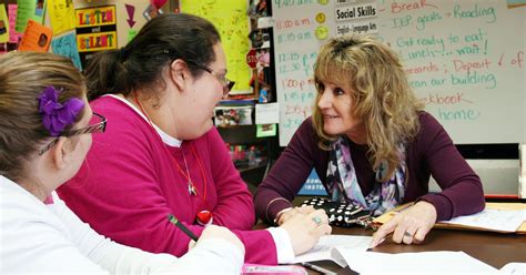 Special Education Teacher Helps Students Be Independent
