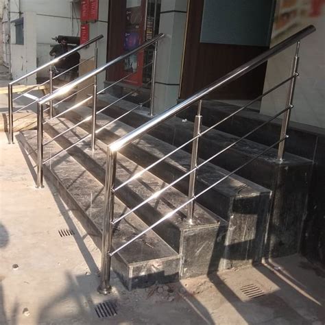 Silver Bar Stainless Steel Outdoor Railing Mounting Type Floor At Rs