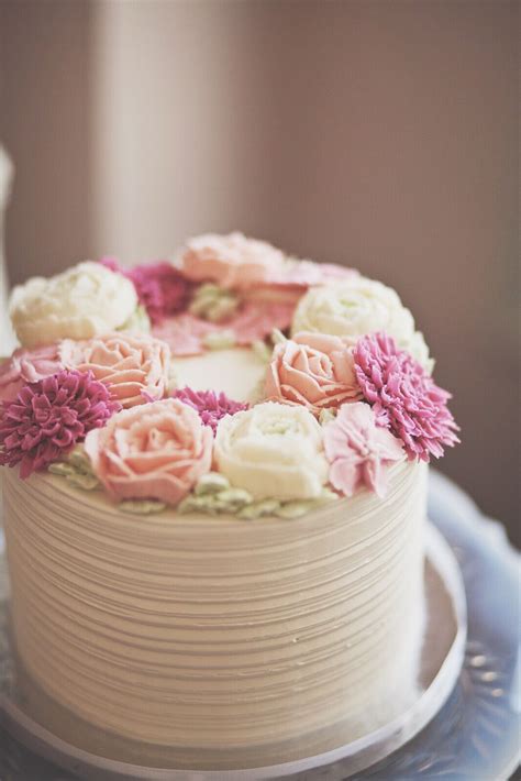Rustic Buttercream Cake With Soft Pink And Cream Rose Flowers
