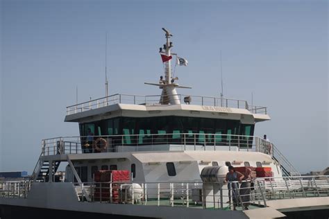 Gambar Lautan Dermaga Langit Perahu Mengangkut Kendaraan