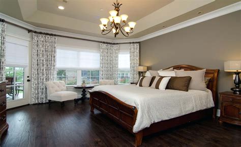 10 Master Bedroom Window Treatment Ideas