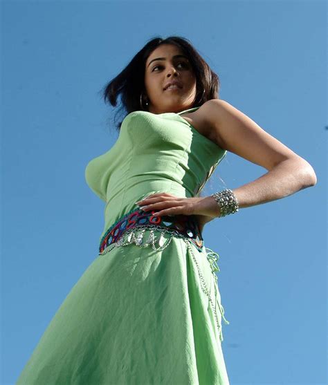 Bollywood Genelia Dsouza Hot Pics And Wallpapers 2011