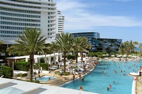 View From The Pool Bar Picture Of Fontainebleau Miami Beach Miami