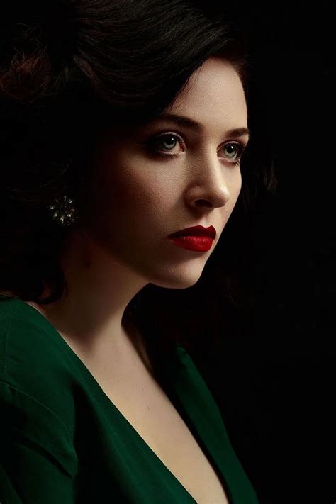 ﻿10 Stunning Female Portrait Photography Dramatic Pose Ideas Look Pro