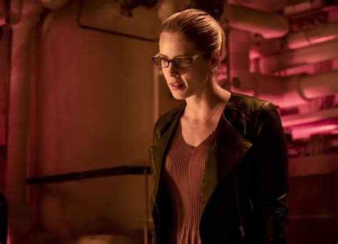 Arrow Why Felicity Smoak Is The Most Dangerous Character Right Now