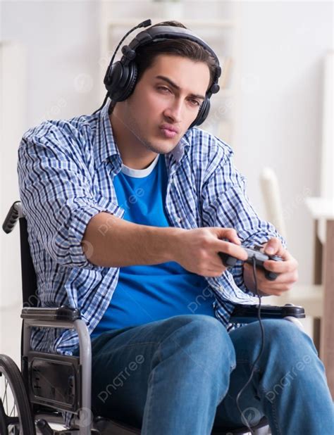 Background Pria Cacat Bermain Game Komputer Selama Rehabilitasi Pria