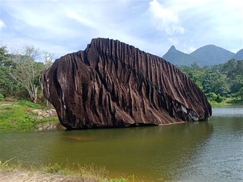Keindahan Danau Batu Belimbing Di Kota Singkawang Info Kalbar