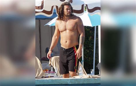 Jason Momoa Strips Down On Kimmel See Actors Sexiest Shirtless Snaps