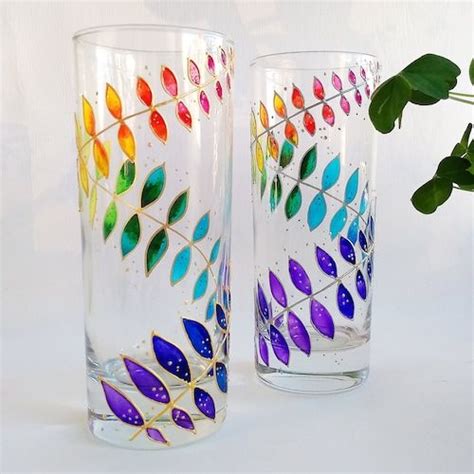 Rainbow Drinking Glasses Set Of 2 Hand Painted Floral Colorful Etsy En 2022 Pintura Sobre