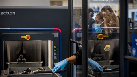 Tsa Confiscates Record Number Of Guns In 2021