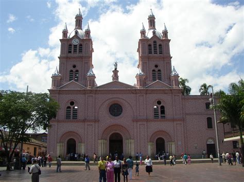 Buga, valle del cauca, city and municipality in the colombian department of valle del cauca. File:Basilica-buga.jpg - Wikimedia Commons