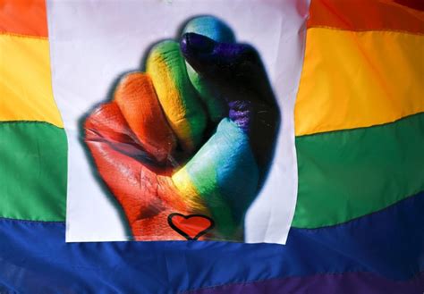 bandera del orgullo gay el orgullo gay se celebra con nueva bandera lgtb