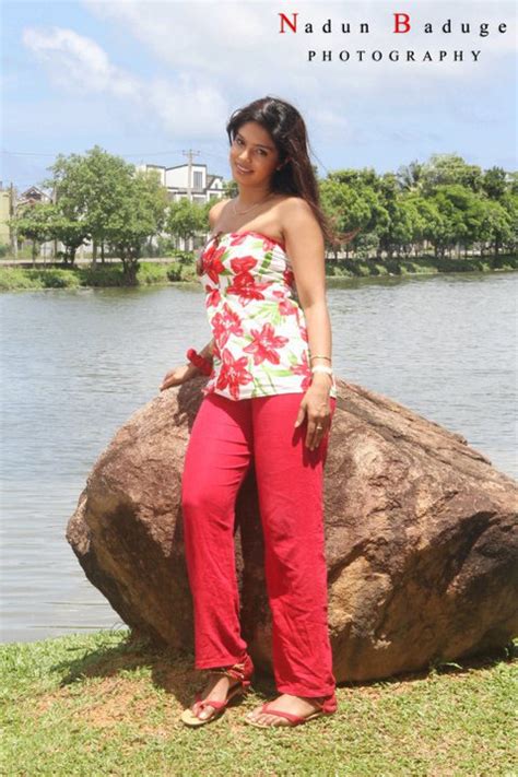 Sri Lankan Girlsceylon Hot Ladieslanka Sexy Girl Maleeka Sirisenageceylon Teledrama Actress
