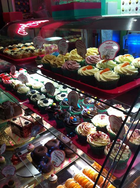 Cupcake Shop Regent St London Cupcake Shops Bakery Design Food